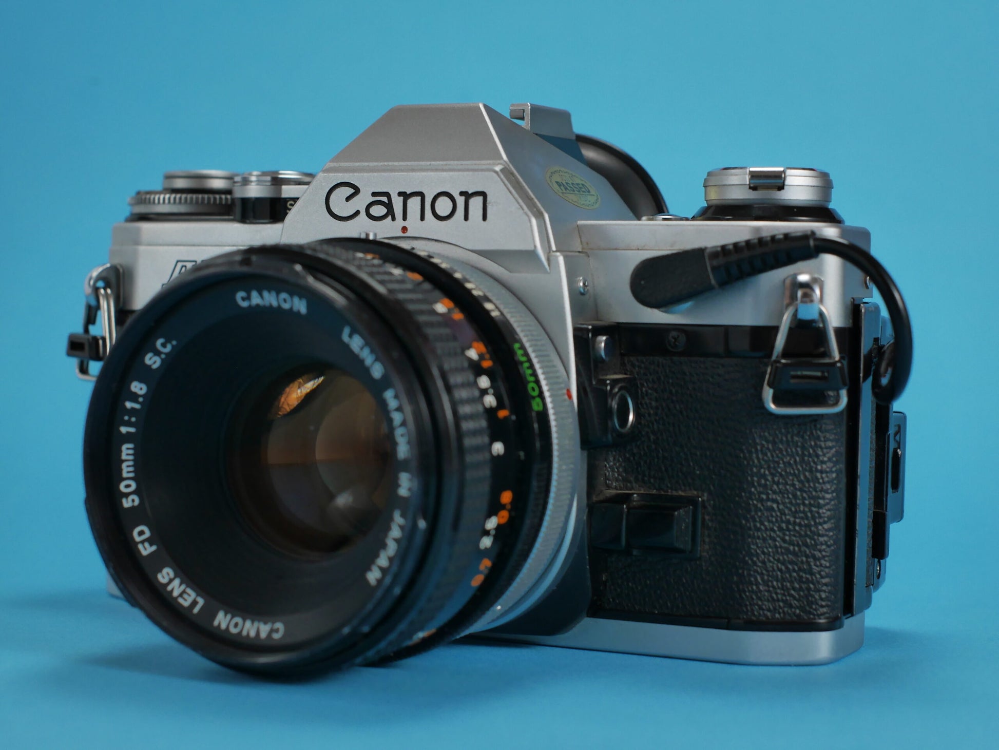 Appareil photo argentique : Canon AE1 avec objectif Cano…
