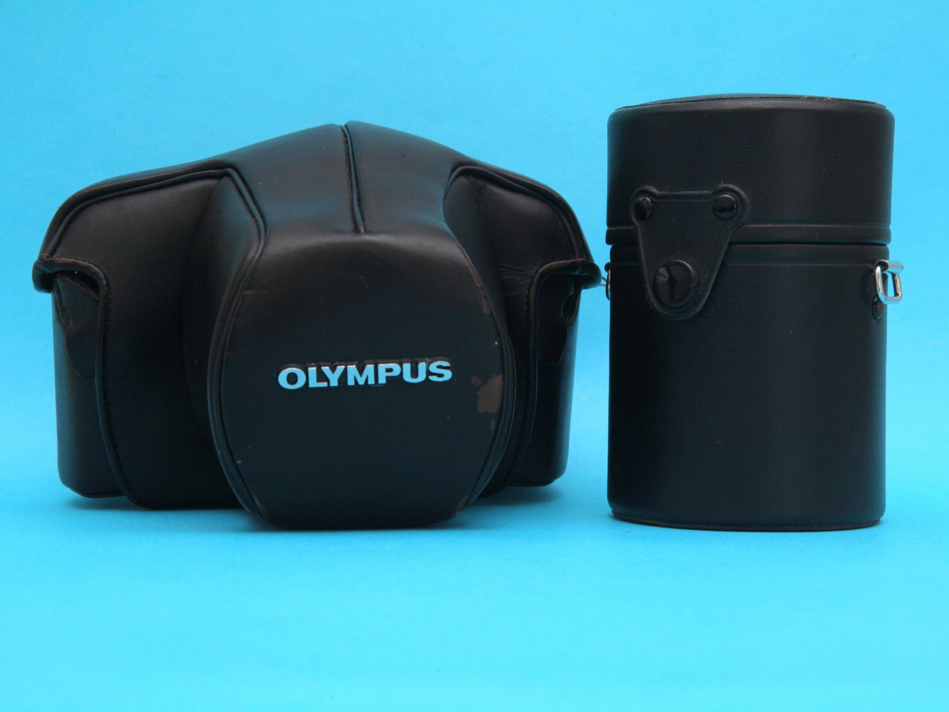 Appareil photo Olympus OM 10+ objectif+flash+ accéssoires+ 10 Appareil photo Olympus OM 10+ objectif+flash+ accéssoires+ 10